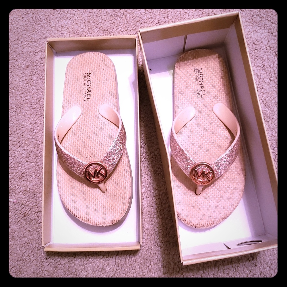 Michael Kors kids Flip flops: Rose gold